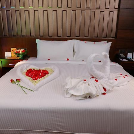 Hotel Coral Isle Kochi Exteriér fotografie
