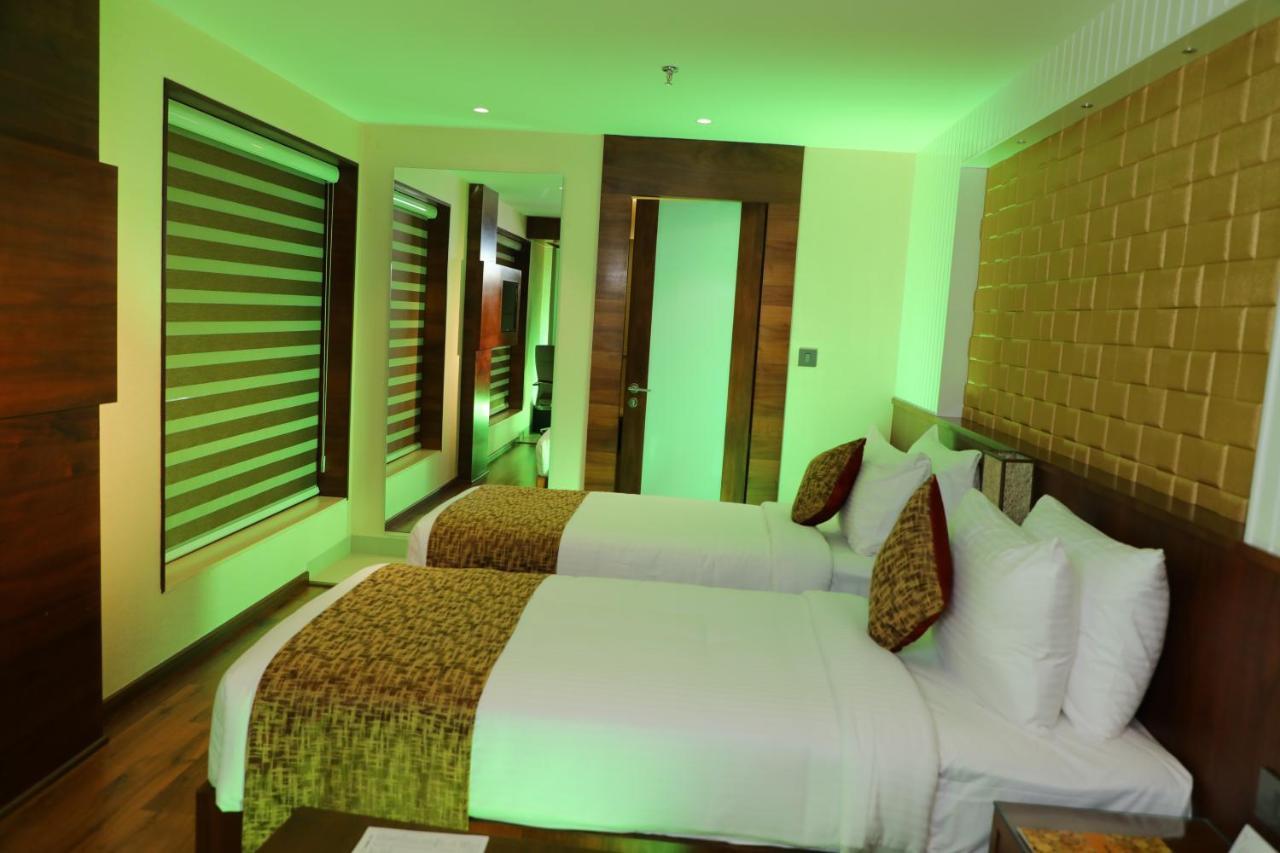 Hotel Coral Isle Kochi Exteriér fotografie