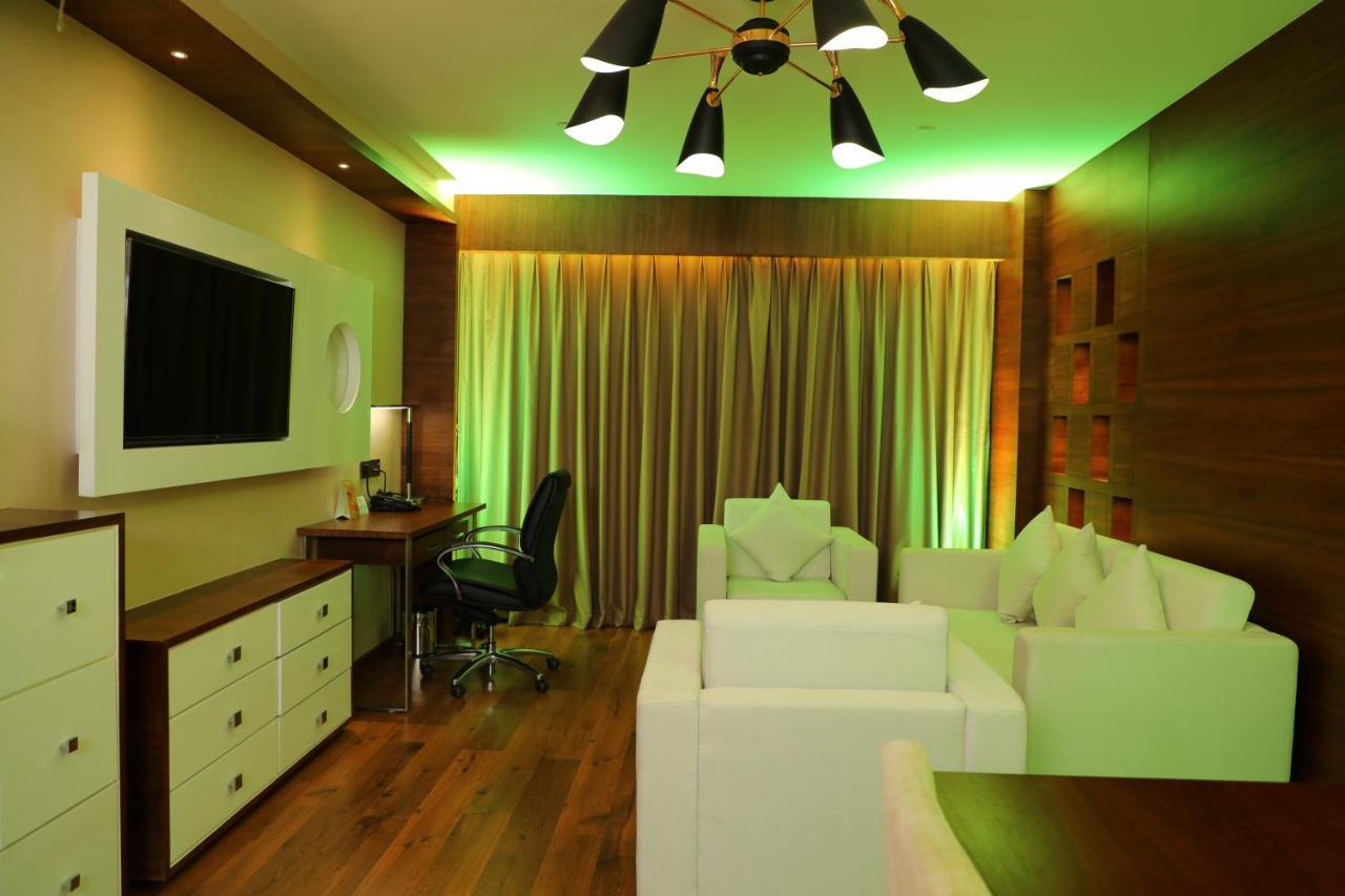 Hotel Coral Isle Kochi Exteriér fotografie